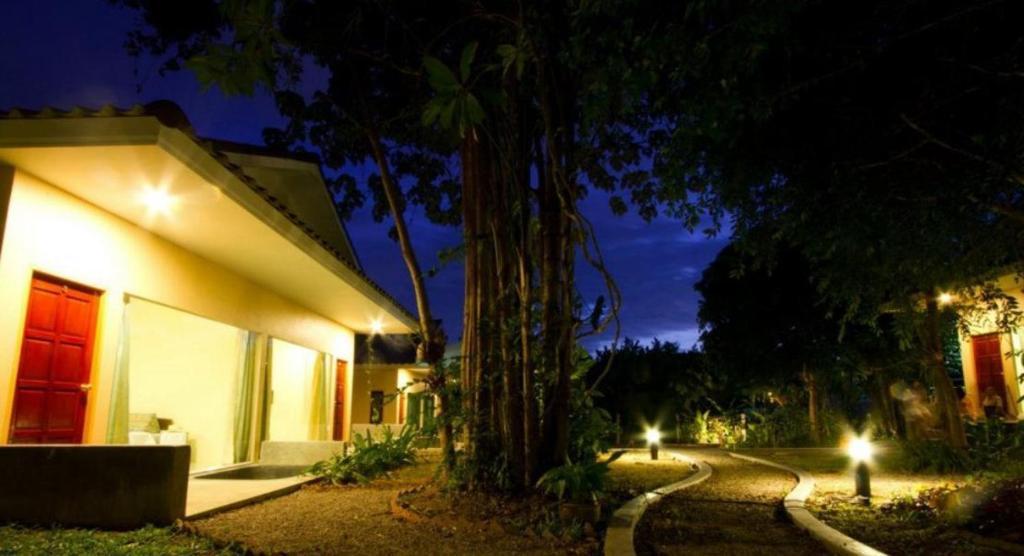 Villa De Mama Rawai Esterno foto