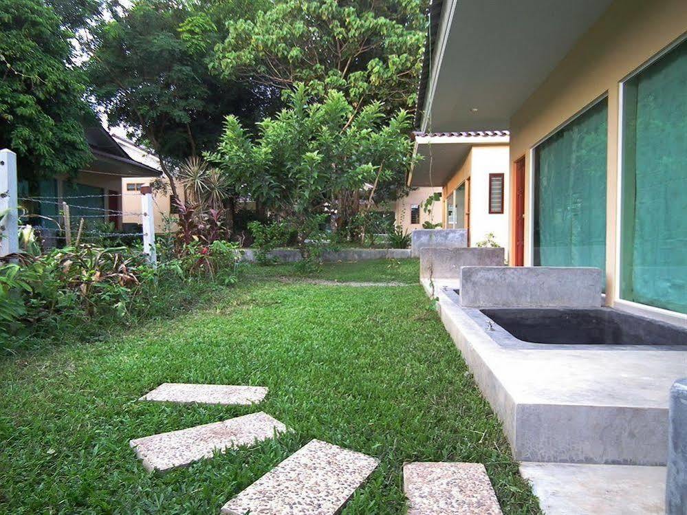 Villa De Mama Rawai Esterno foto